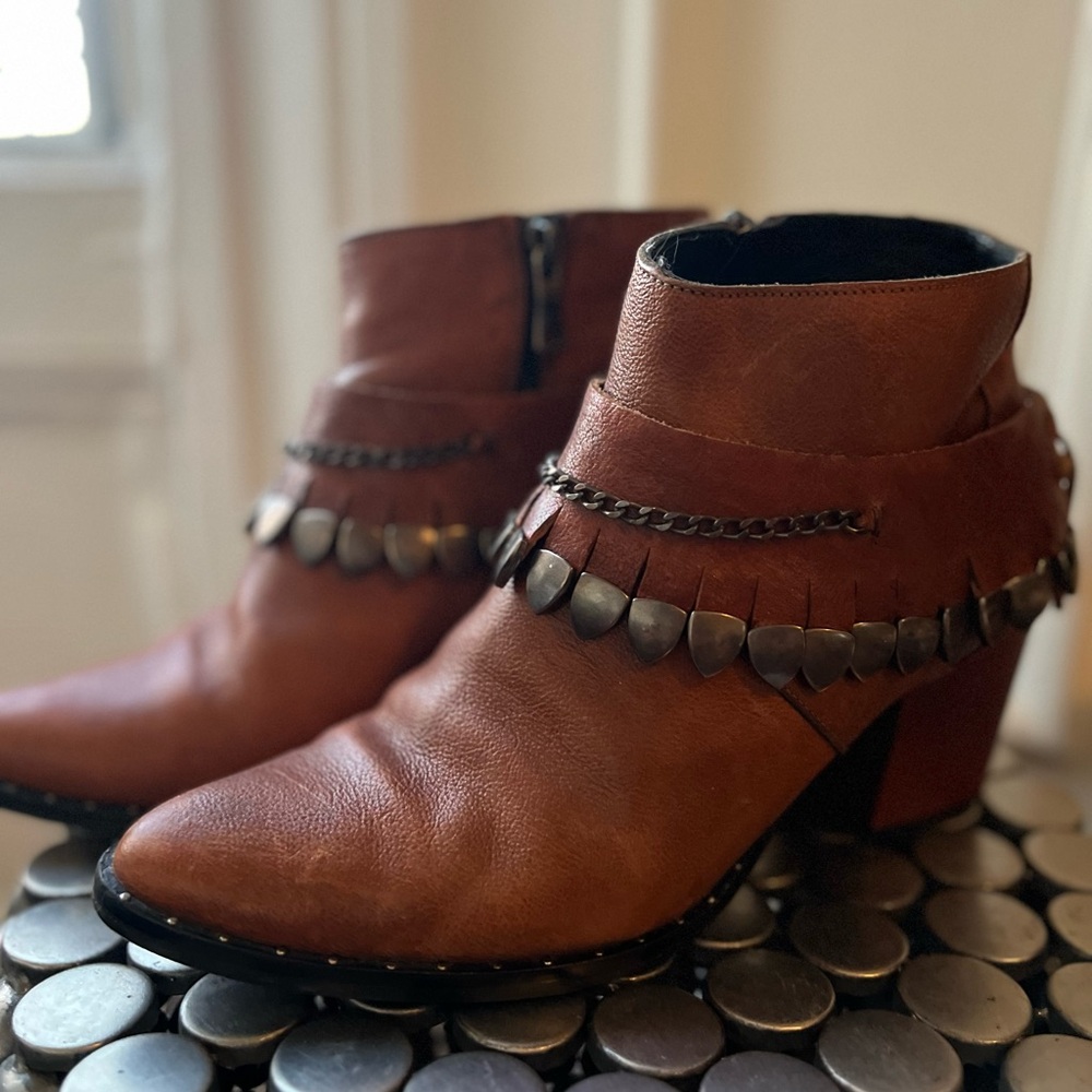 Freda Salvador Vachetta Ankle Boots with removable Collar Chain Accent